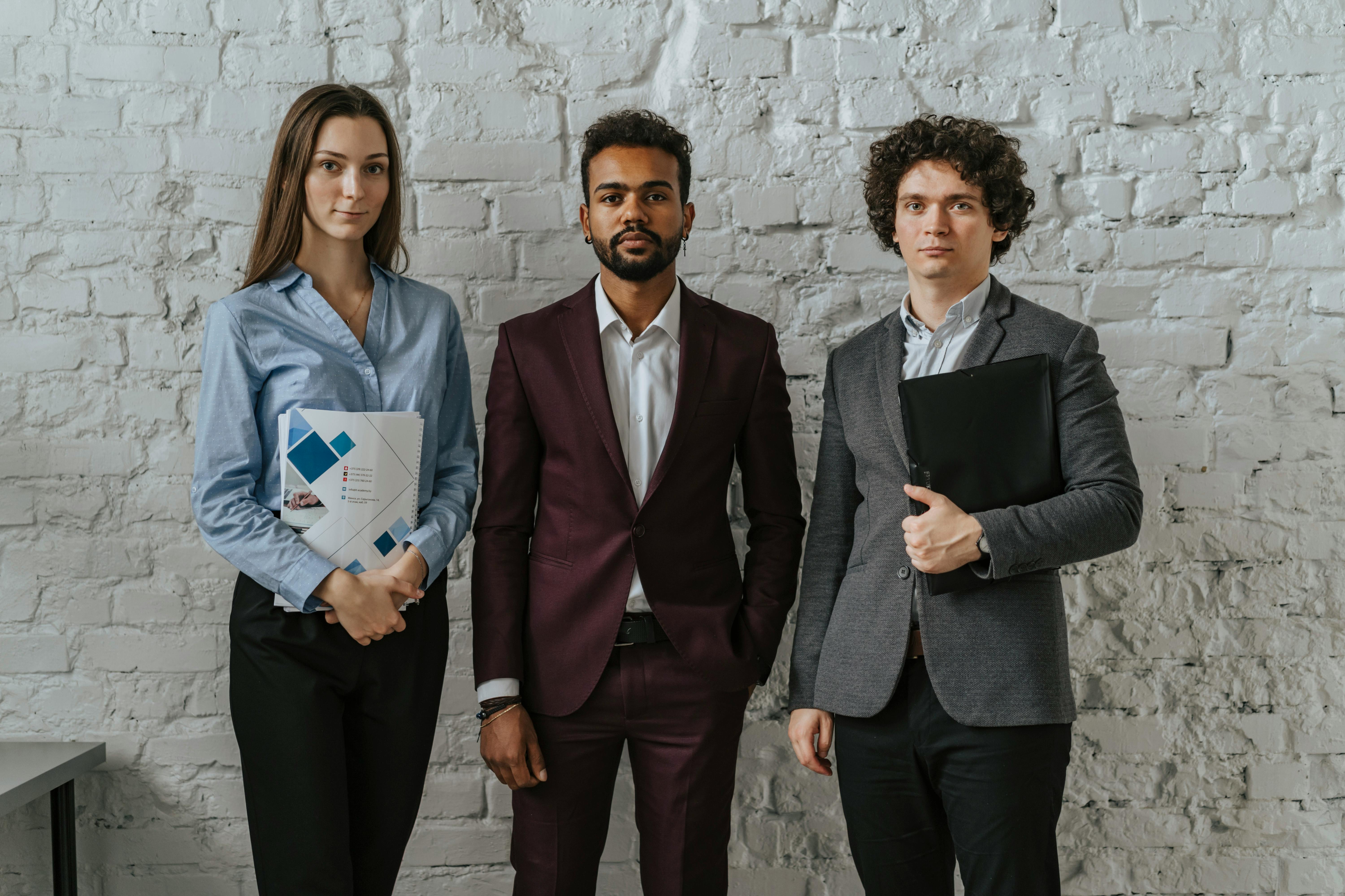 A Step-By-Step Guide To Corporate Uniform Design For Your Team